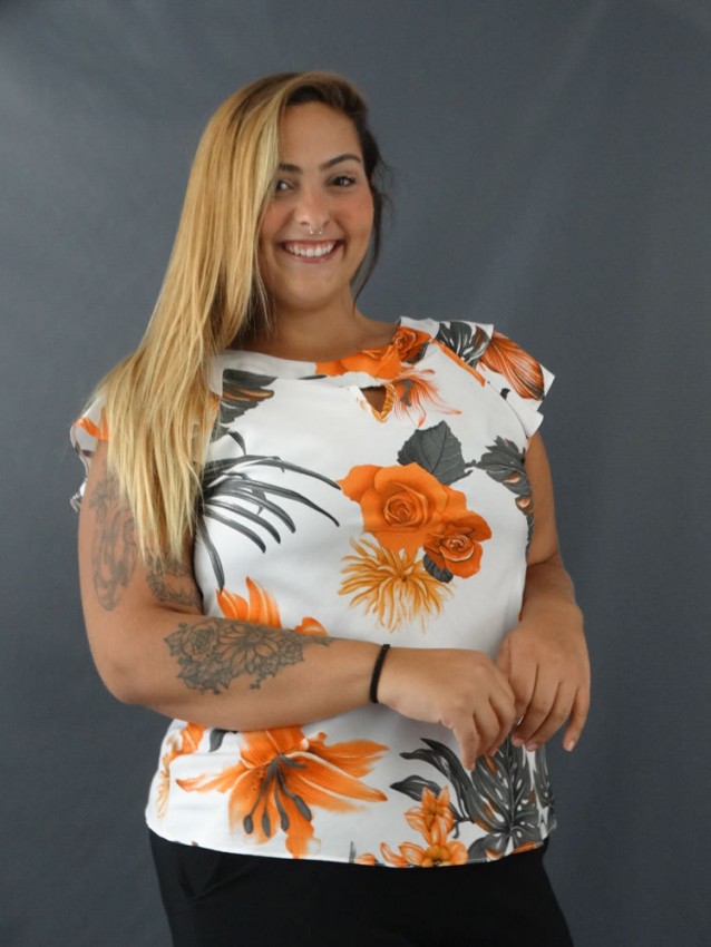 Blusa Feminina Detalhe Gota Babado Sobreposto Plus Size em Branco Flores e Folhas [2111055&91;