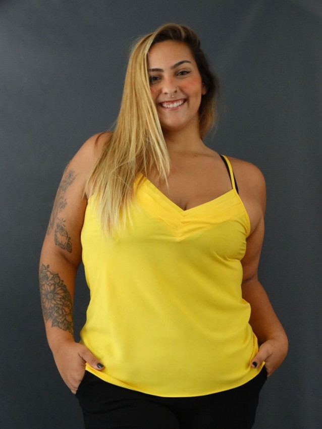 Blusa de Alça Decote V com Detalhes Plus Size em Viscose Amarelo [2110083&91;