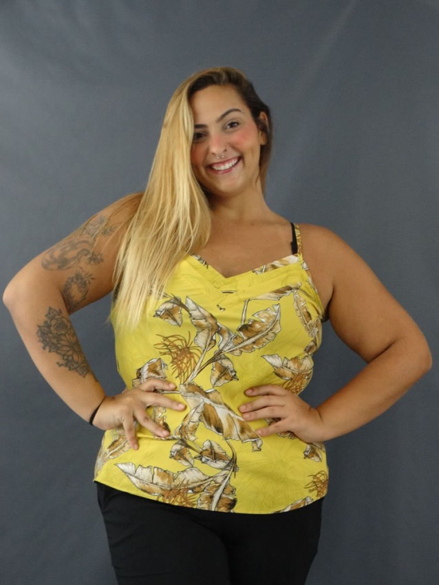 Blusa de Alça Decote V com Detalhes Plus Size em Viscose Amarelo [2111050]