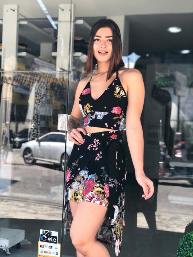 Saia em Viscose Mid Transpassada Preto Flores [1904079]