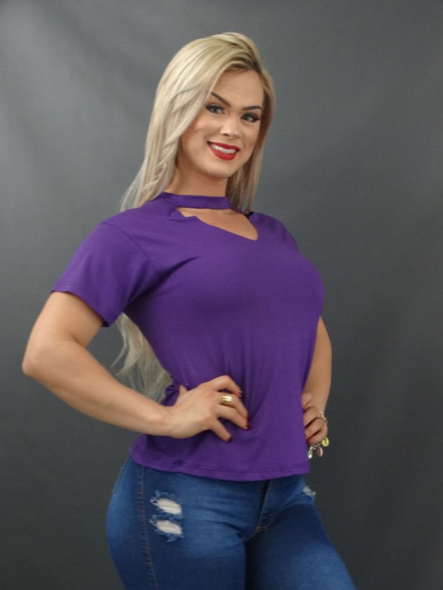 Blusa com Detalhe Vazado no Decote em Viscolycra Roxo [2112153]