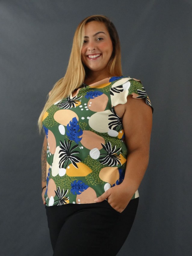 Blusa Feminina Detalhe Gota Babado Sobreposto Plus Size em Viscose Verde Circulos e Folhas [2111053&91;